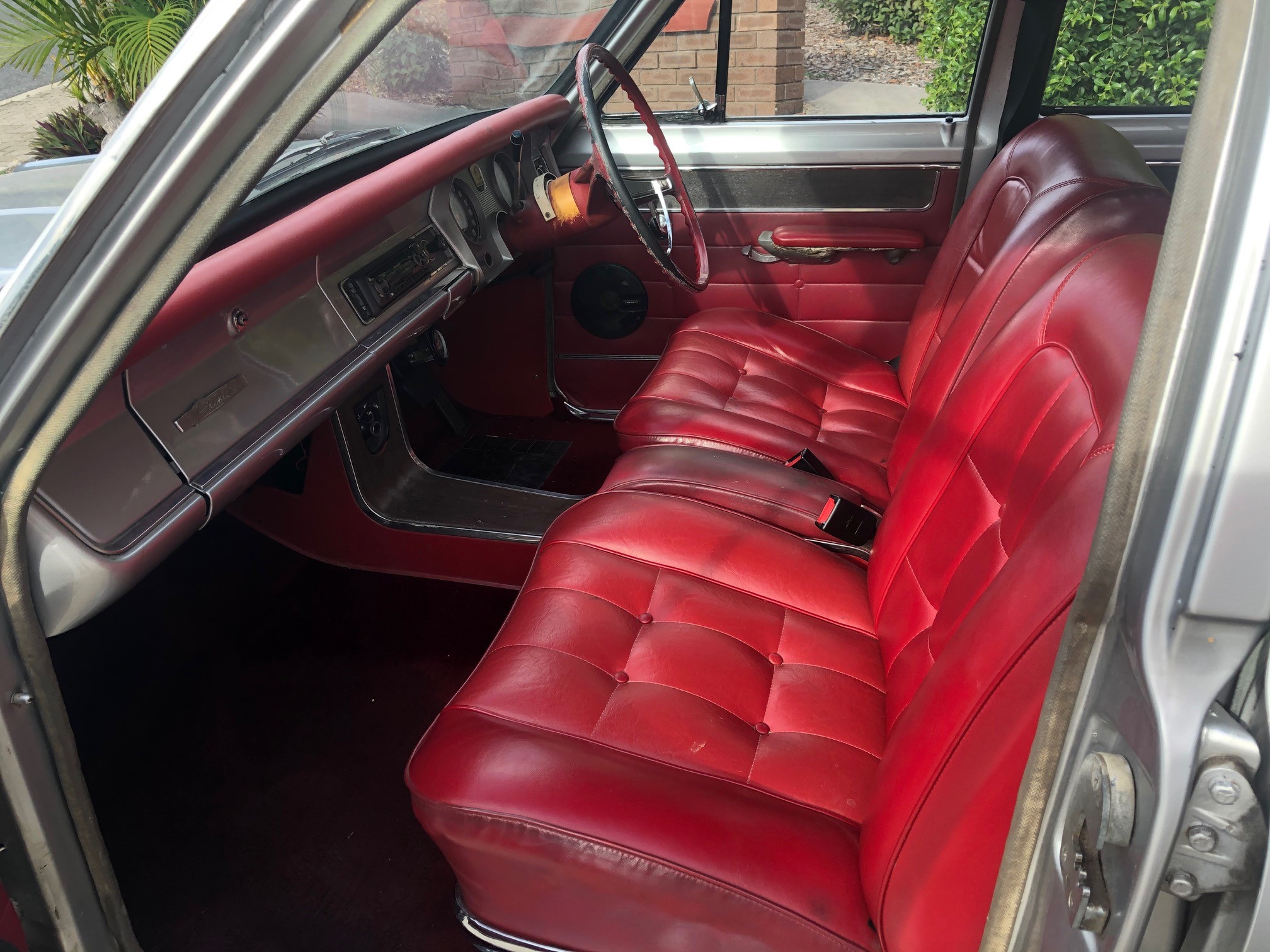 HR Holden front seat.jpg