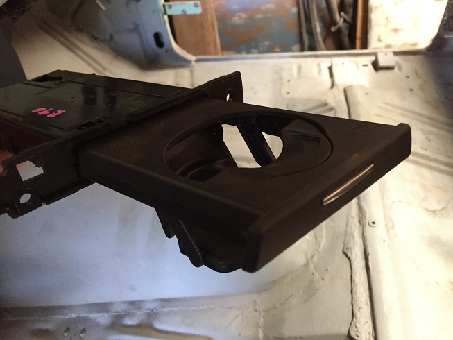 E90 cup holder.JPG
