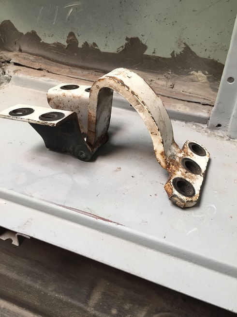 HQ upper hinge.JPG