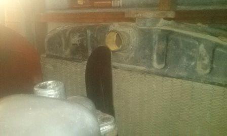Correct radiator, fan will still hit top hose, WTF ?