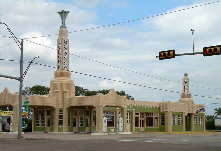The Awesome restored Roadhouse in 'Shamrock' Texas near the Oklahoma border. When light up with all its Neon, it can be seen for miles at night! Art Deco Spectacular!