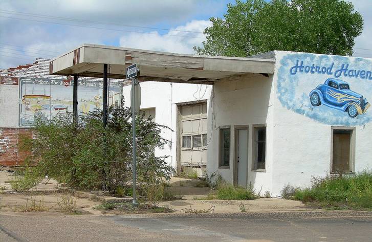 Was once a Hot Rod Haven! How many young guys were once showing off their pride &amp; joy here? Now, just a run down relic. McLean Texas