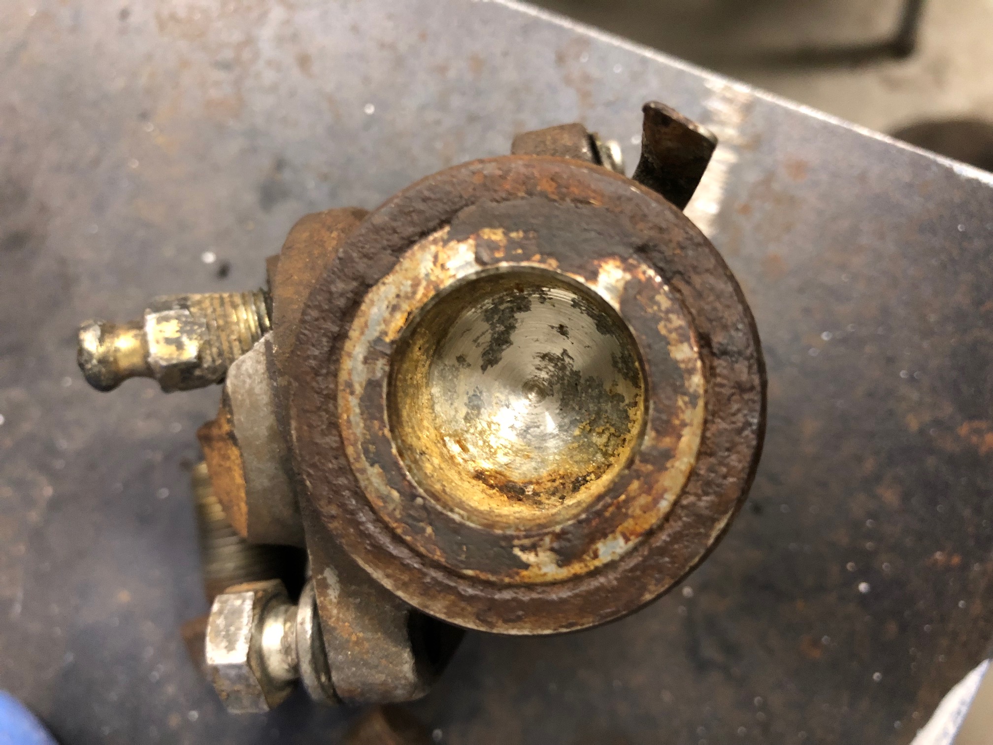 front wheel cylinder front piston.jpg