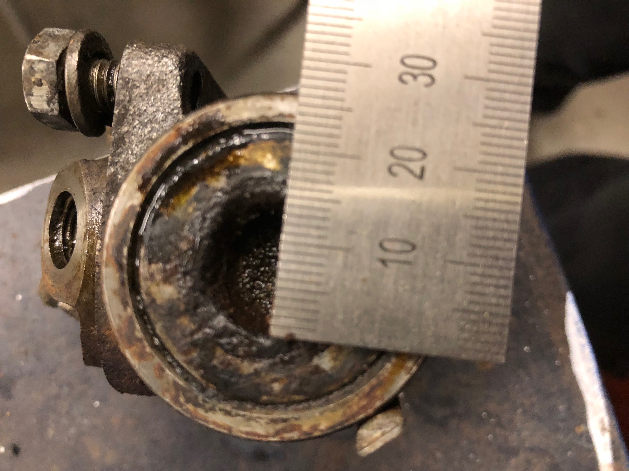 front wheel cylinder rear piston size.jpg