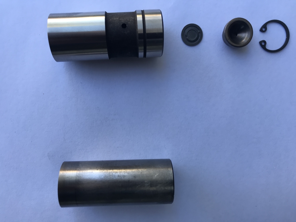 302 versus grey motor lifter.JPG